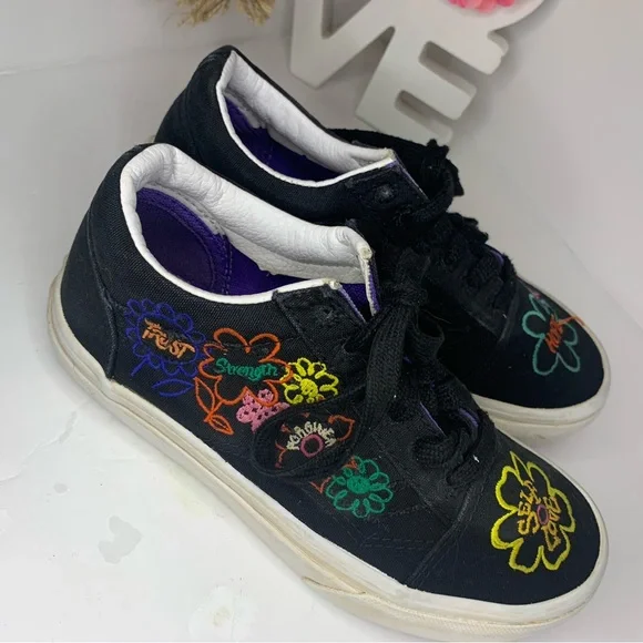 VANS skate shoes.US kids size 13.5. Decor on shoe-flowers, positive vibes - Picture 6 of 15